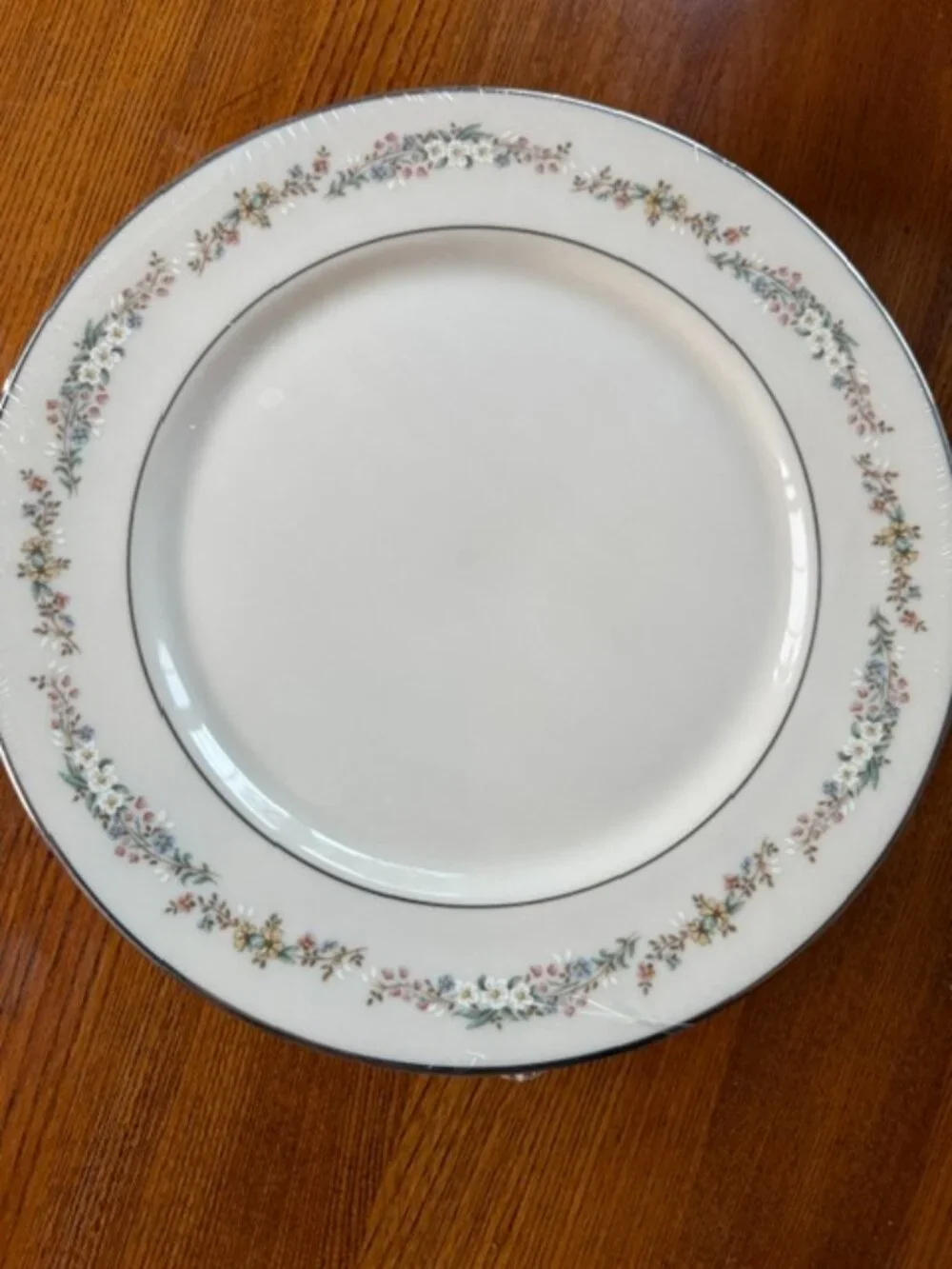 Vintage Gorham Rondelle Platinum Banded 20 Pc China Set w/ Covered Casserole